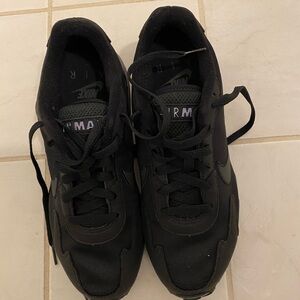 Nike Black Women’s Walking  Sneakers